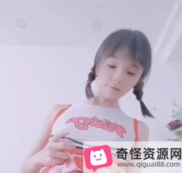 推特妹子2自拍男主露脸作品，内部人员约粉丝观看