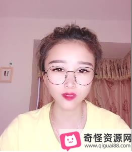 小语儿粉嫩视频合集，迷人笑容吸引眼球